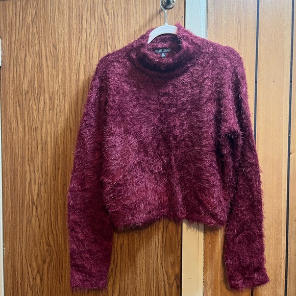 Plus size crop sweater. - Picture 1 of 2